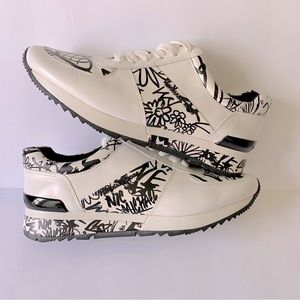 Michael Kors Sneaker  White/Black Size 6.5